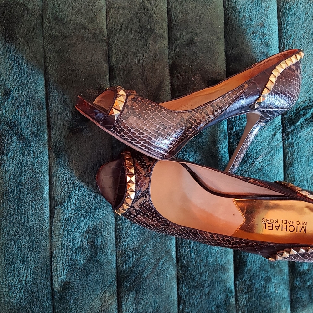 Hi heel shoe